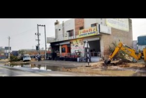 पंजाब 13 दिसंबर 2023* आलमगढ़ चौक पर पानी की निकासी न होने से लोग परेशान