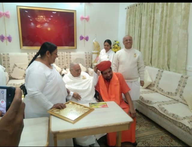 सिरोही, राजस्थान 15 दिसंबर 2023* देवस्थान विभाग के संत श्री भजनाराम जी का ब्रह्माकुमारीज ने किया भव्य स्वागत