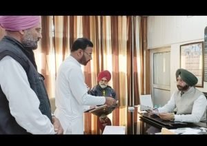 पंजाब 21 दिसंबर 2023* स्टे के बावजूद जमीनी निशानदेही से छेड़छाड़ करने वाले आरोपियों के खिलाफ कार्यवाई की मांग एसडीएम ने शुरू की जांच