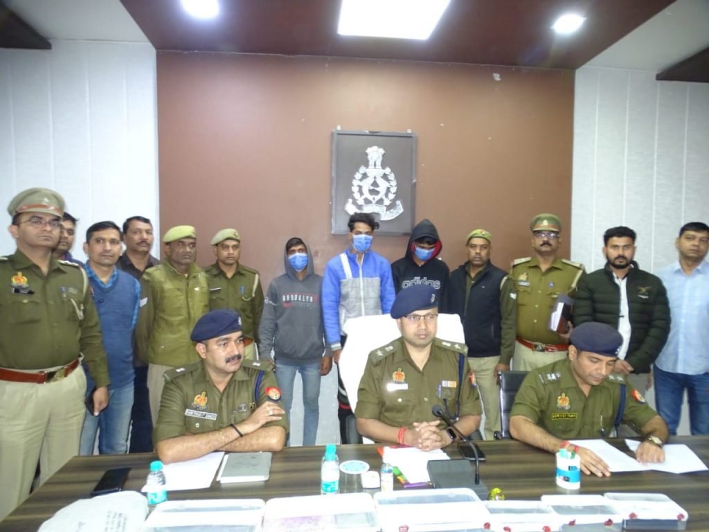 मथुरा08दिसम्बर23*सदर कोतवाली में चोरी को अंजाम दिए जाने की घटना का सफल अनावरण करते हुए 03 अभियुक्त गणों को किया गिरफ्तार मथुरा08दिसम्बर23*सदर कोतवाली में चोरी को अंजाम दिए जाने की घटना का सफल अनावरण करते हुए 03 अभियुक्त गणों को किया गिरफ्तार