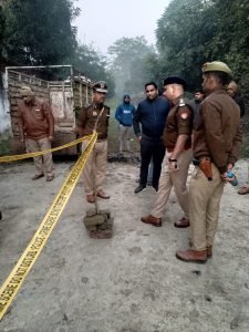 कानपुर11दिसम्बर23*रामेश्वर गेस्ट हाउस के पास हुई हत्या के सम्बन्ध मेंश्रीमान पुलिस आयुक्त डॉ0 आर.के. स्वर्णकार द्वारा घटनास्थल का निरीक्षण किया गया