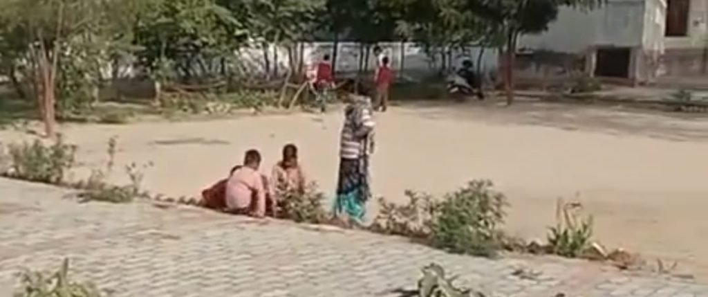 फतेहपुर13दिसम्बर23* फावड़ा चलाते नजर आए प्राइमरी स्कूल के छात्र, फतेहपुर13दिसम्बर23* फावड़ा चलाते नजर आए प्राइमरी स्कूल के छात्र,