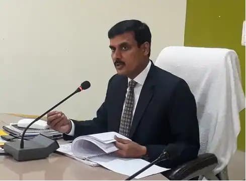 हरदोई22दिसम्बर23*एसडीएम के बिना अनुमति मुख्यालय छोड़ने से डीएम हुए नाराज, दी चेतावनी।*