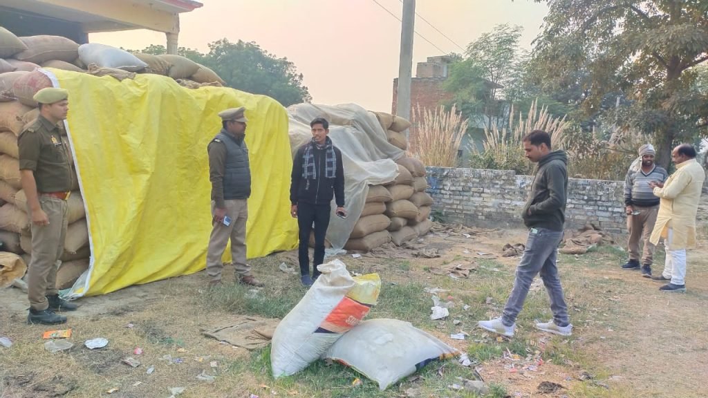 कौशाम्बी24दिसम्बर23*हाइवे से 90 बोरी धान उठा ले गए चोर ,सीसीटीवी फुटेज से पुलिस जांच में जुटी* कौशाम्बी24दिसम्बर23*हाइवे से 90 बोरी धान उठा ले गए चोर ,सीसीटीवी फुटेज से पुलिस जांच में जुटी*