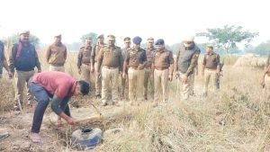 कौशाम्बी24दिसम्बर23*अवैध शराब ठिकानों पर पुलिस और आबकारी ने मारा छापा*