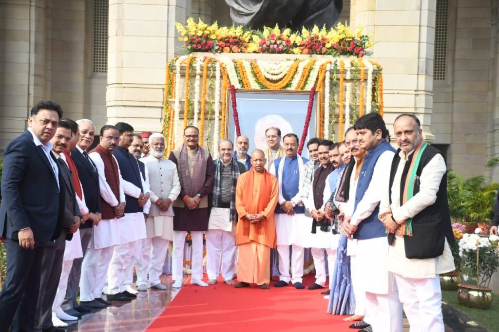 लखनऊ25दिसम्बर23*सीएम योगी आदित्यनाथ लोकभवन पहुंचे लखनऊ25दिसम्बर23*सीएम योगी आदित्यनाथ लोकभवन पहुंचे