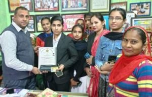 पंजाब01दिसम्बर23बॉम्बे इंस्टिट्यूट की छात्रा प्रवीण कौर वकील बनी शिक्षा ही आप के घर की गरीबी दूर करेगी