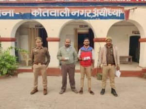 अयोध्या01दिसंबर23*आनंद भवन मंदिर में दो पक्षों में भूमि विवाद वा कब्जेदारी को लेकर हुई मारपीट