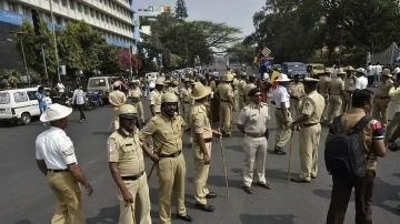 कर्नाटक बेंगलुरू01दिसम्बर23* 15 स्कूलों को मिली बम से उड़ाने की धमकी, ईमेल के जरिए भेजा दहलाने वाला मैसेज कर्नाटक बेंगलुरू01दिसम्बर23* 15 स्कूलों को मिली बम से उड़ाने की धमकी, ईमेल के जरिए भेजा दहलाने वाला मैसेज