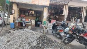 पंजाब08दिसम्बर23*नगर निगम के बाहर फुटपाथ निर्माण का काम ठेकेदार बंद करके हुआ फरार