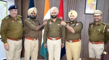 पंजाब08दिसम्बर23*अंकित कुमार बने एएसआई,एसएसपी, एसपीडी व डीएसपी अबोहर ने लगाया स्टार लगाकर दी बधाई पंजाब08दिसम्बर23*अंकित कुमार बने एएसआई,एसएसपी, एसपीडी व डीएसपी अबोहर ने लगाया स्टार लगाकर दी बधाई