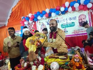 कौशाम्बी09दिसम्बर23*कृष्ण जन्म होते ही मनौरी भागवत कथा में हुई फूलों की वर्षा*
