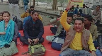 लखनऊ09दिसम्बर23*आजीविका मिशन कर्मचारियों का धरना प्रदर्शन लगातार जारी।