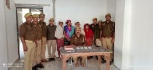 कानपुर09दिसम्बर23*सीसीटीवी कैमरों की मदद से चोरी करने वाली 4 शातिर महिला चोरों को गिरफ्तार किया