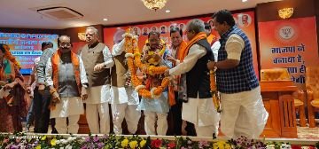 छत्तीसगढ़10दिसम्बर23*BJP विधायक दल की बैठक में छत्तीसगढ़ की कमान विष्णुदेव साय को सौंपी गई है. छत्तीसगढ़10दिसम्बर23*BJP विधायक दल की बैठक में छत्तीसगढ़ की कमान विष्णुदेव साय को सौंपी गई है.