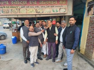 अयोध्या12दिसम्बर23*अधिवक्ता संघ रुदौली के पूर्व महामंत्री एवं वरिष्ठ अधिवक्ता वेद प्रकाश तिवारी का जन्म दिन धूमधाम से मनाया गया* अयोध्या12दिसम्बर23*अधिवक्ता संघ रुदौली के पूर्व महामंत्री एवं वरिष्ठ अधिवक्ता वेद प्रकाश तिवारी का जन्म दिन धूमधाम से मनाया गया*