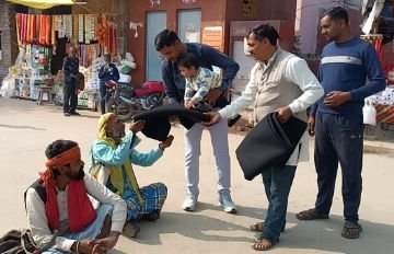 कौशाम्बी13दिसम्बर23*ठंड से बचाव हेतु असहाय व वृद्धजनों को वितरित किए गए कंबल* कौशाम्बी13दिसम्बर23*ठंड से बचाव हेतु असहाय व वृद्धजनों को वितरित किए गए कंबल*