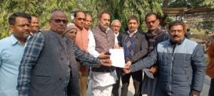 अयोध्या14दिसम्बर23*गन्ने के मूल्य में वृद्धि की मांग को लेकर दयानंद शुक्ला के नेतृत्व में कांग्रेसियों ने दिया ज्ञापन