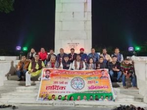 कानपुर नगर16दिसम्बर23*व्यापारियों ने शहीदों को मोमबत्ती जलाकर श्रद्धांजलि देते हुए मनाया विजय दिवस*