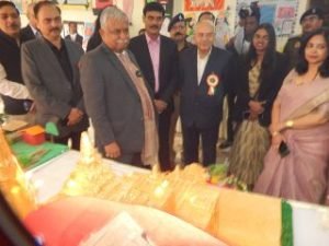 हरदोई17दिसम्बर23*जेके पब्लिक स्कूल में आयोजित प्रदर्शनी का अवलोकन मुख्यमंत्री सलाहकार व डीएम ने किया।।*