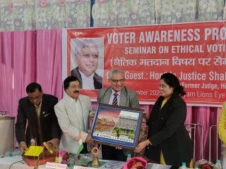 अयोध्या16दिसम्बर23*वोट डालना एक औपचारिक क्रिया नहीं, यह हर व्यक्ति का दायित्व है...............पूर्व न्यायाधीश हाईकोर्ट जस्टिस शबीहुल हसनैन