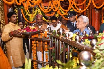 कौशाम्बी22दिसम्बर23*यूपी की राज्यपाल आनंदीबेन पटेल ने कड़ा धाम में माता शीतला के किए दर्शन*,