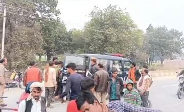 कौशाम्बी22दिसम्बर23*अज्ञात तेज रफ्तार ट्रक ने दो पहिया सवार को मारी टक्कर एक की हालत गंभीर*