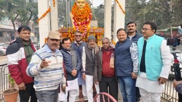 कौशाम्बी22दिसम्बर23*पूर्व रक्षामंत्री स्व धर्म वीर की पुण्य तिथि पर बाटे गए कंबल* कौशाम्बी22दिसम्बर23*पूर्व रक्षामंत्री स्व धर्म वीर की पुण्य तिथि पर बाटे गए कंबल*