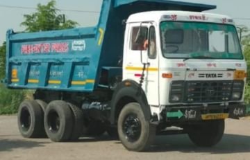 कानपुर नगर24दिसम्बर23*ऑफिस के सामने से डम्फर चोरी बना पुलिस के लिए चुनौती। कानपुर नगर24दिसम्बर23*ऑफिस के सामने से डम्फर चोरी बना पुलिस के लिए चुनौती।