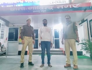 मथुरा27दिसम्बर23*थाना गोविन्दनगर पुलिस द्वारा सट्टा लगाते समय 01 सटोरियें को किया गिरफ्तार ।* मथुरा27दिसम्बर23*थाना गोविन्दनगर पुलिस द्वारा सट्टा लगाते समय 01 सटोरियें को किया गिरफ्तार ।*