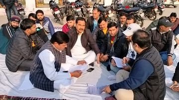 मुजफ्फरनगर29दिसम्बर23*मुज़फ्फरनगर अभिभावकों व छात्रों पर हुए मुकदमो ने पकड़ा तूल* मुजफ्फरनगर29दिसम्बर23*मुज़फ्फरनगर अभिभावकों व छात्रों पर हुए मुकदमो ने पकड़ा तूल*