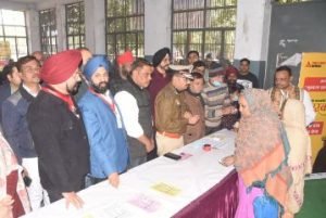 कानपुर30दिसम्बर23*अमर उजाला फाउंडेशन के तत्वाधान में सहयोगी संस्थाओं के सहयोग से "मुस्कान वस्त्र वितरण शिविर का आयोजन किया गया । कानपुर30दिसम्बर23*अमर उजाला फाउंडेशन के तत्वाधान में सहयोगी संस्थाओं के सहयोग से "मुस्कान वस्त्र वितरण शिविर का आयोजन किया गया ।