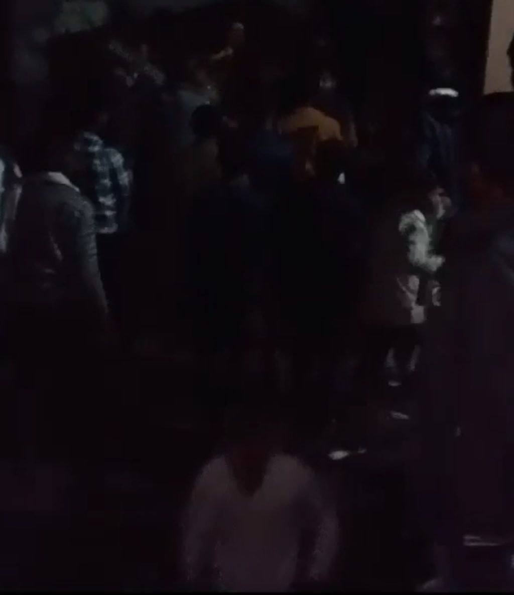 अलीगढ़ 10 दिसंबर 23*जट्टारी के गांव जरतौली में अनुसूचित जाति जाटव की लड़की की शादी में दिखाई दी ठाकुरों की दबंगई। अलीगढ़ 10 दिसंबर 23*जट्टारी के गांव जरतौली में अनुसूचित जाति जाटव की लड़की की शादी में दिखाई दी ठाकुरों की दबंगई।