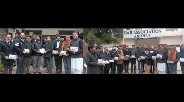 पंजाब 18 जनवरी 2024* विश्व हिंदु परिषद् ने बार एसोसिएशन के प्रधान लखविंद्र सिंह सिद्धू व एडवोकेट हरप्रीत सिंह सहित अन्य वकीलों को बांटे पीले अक्षत -सभी से वकील भाईचारे को दीपमाला करने की अपील की पंजाब 18 जनवरी 2024* विश्व हिंदु परिषद् ने बार एसोसिएशन के प्रधान लखविंद्र सिंह सिद्धू व एडवोकेट हरप्रीत सिंह सहित अन्य वकीलों को बांटे पीले अक्षत -सभी से वकील भाईचारे को दीपमाला करने की अपील की