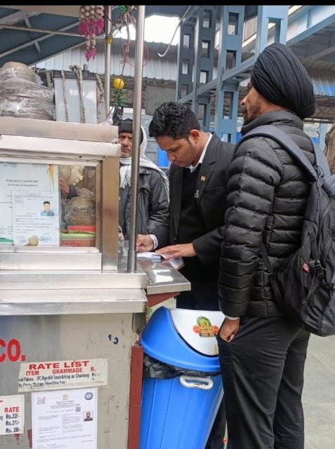 पंजाब 24 जनवरी 2024* बिना टिकट यात्रा करने वाले यात्री का टीटी ने 360 रूपये का किया जुर्माना पंजाब 24 जनवरी 2024* बिना टिकट यात्रा करने वाले यात्री का टीटी ने 360 रूपये का किया जुर्माना