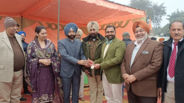 पंजाब 27 जनवरी 2024* गणतंत्र दिवस समारोह में बार एसोसिएशन के प्रधान लखविंद्र सिंह सिद्धू को सम्मानित किया