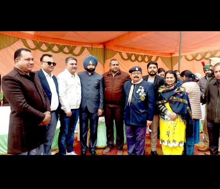 पंजाब 30 जनवरी 2024* एसडीएम ने गणतंत्र दिवस पर समाजसेवी गगन चुघ को किया सम्मानि पंजाब 30 जनवरी 2024* एसडीएम ने गणतंत्र दिवस पर समाजसेवी गगन चुघ को किया सम्मानि