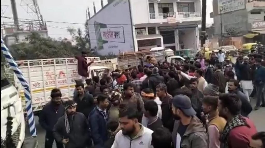 लखनऊ01जनवरी24*दुबग्गा व ठाकुरगंज में कानपुर रोड हाईवे हुआ जाम..!! लखनऊ01जनवरी24*दुबग्गा व ठाकुरगंज में कानपुर रोड हाईवे हुआ जाम..!!