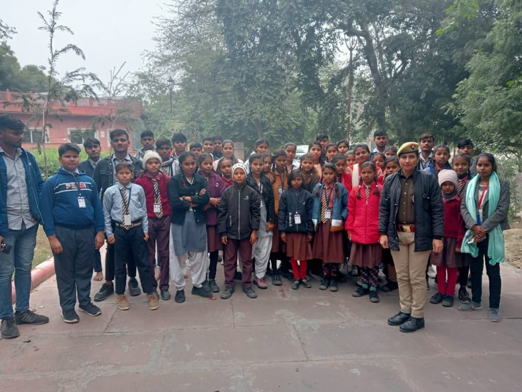 आगरा02जनवरी24*“ऑपरेशन जागृति” अभियान के अन्तर्गत थाना महावन पुलिस द्वारा ऑपरेशन जागृति" कार्यक्रम आयोजित कर किया गया जागरूक ।*