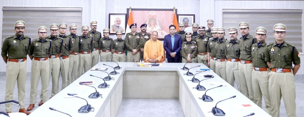 लखनऊ03जनवरी24*मुख्यमंत्री योगी आदित्यनाथ से प्रशिक्षु आईपीएस अफसरों ने किया शिष्टाचार भेंट*