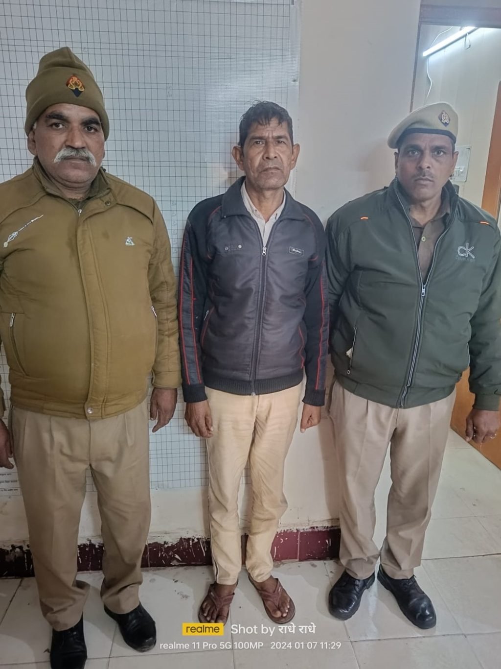 मथुरा07जनवरी24*थाना गोवर्धन पुलिस द्वारा एक अभियुक्त को मय देशी शराब हरियाणा मार्का सहित किया गिरफ्तार-*