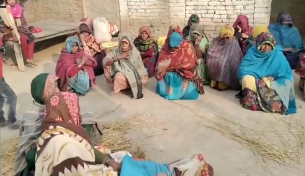 कौशाम्बी17जनवरी24*प्रेम प्रसंग में किशोरी के परिजनों की पिटाई से आहत किशोर ने फांसी लगाकर दी जान*