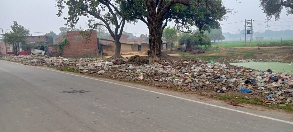 कौशाम्बी19जनवरी24*आबादी के बीच कूड़ा एकत्रित कर गरीबों को मौत देने में लगा है करारी नगर पंचायत प्रशासन* कौशाम्बी19जनवरी24*आबादी के बीच कूड़ा एकत्रित कर गरीबों को मौत देने में लगा है करारी नगर पंचायत प्रशासन*