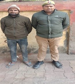 मथुरा21जनवरी24*थाना सुरीर जनपद मथुरा पुलिस द्वारा 01 अभियुक्त को मय 20 पौवा देशी शराब नाजायज के साथ गिरफ्तार किया गया ।*