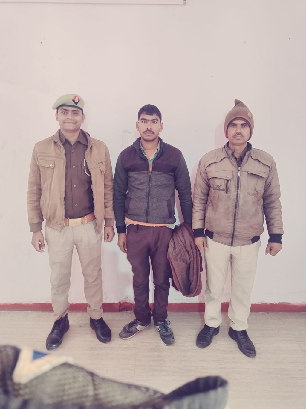 कौशाम्बी21जनवरी23*वारन्टी को अझुवा पुलिस ने किया गिरफ्तार*