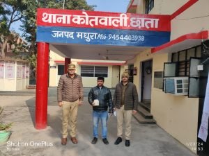 मथुरा23जनवरी24*थाना छाता पुलिस द्वारा 01 नफर अभियुक्त को कुल 72 पौब्बा (180ML) अवैध देशी शराब हरियाणा मस्ताना मार्का हरियाणा राज्य बिक्री के साथ किया गिरफ्तार*