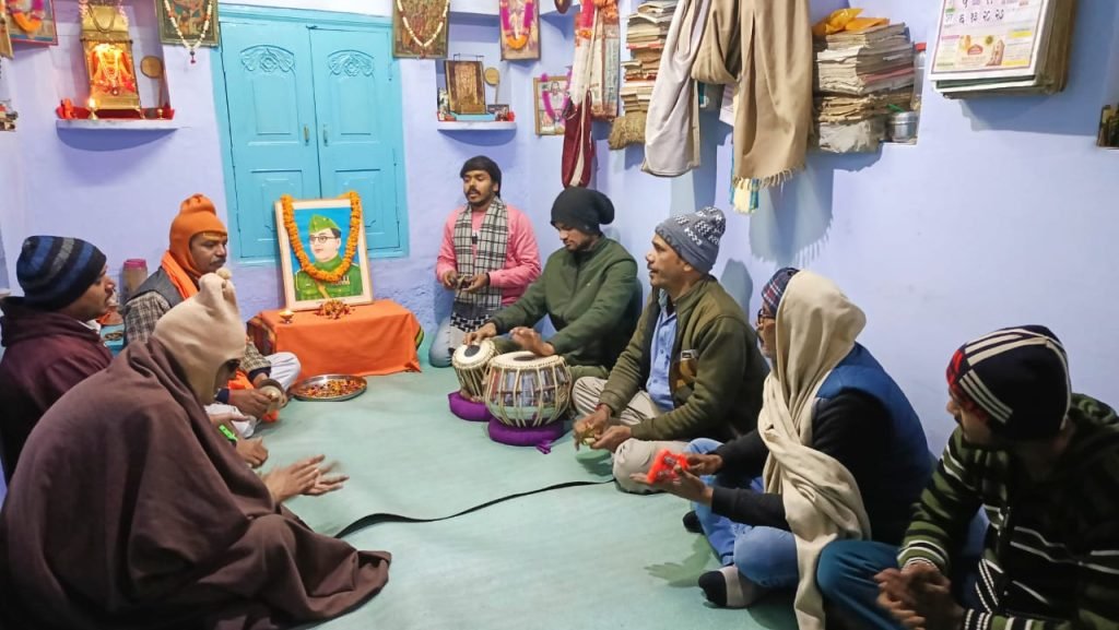 वाराणसी23जनवरी24*"देश भक्ति गीत गाकर मनायी सुभाषचंद्र बोष की जयंती",है सुभाष ने प्रथम ललकारा, भागो गोरों गुजारा नहीं हैं..... वाराणसी23जनवरी24*"देश भक्ति गीत गाकर मनायी सुभाषचंद्र बोष की जयंती",है सुभाष ने प्रथम ललकारा, भागो गोरों गुजारा नहीं हैं.....