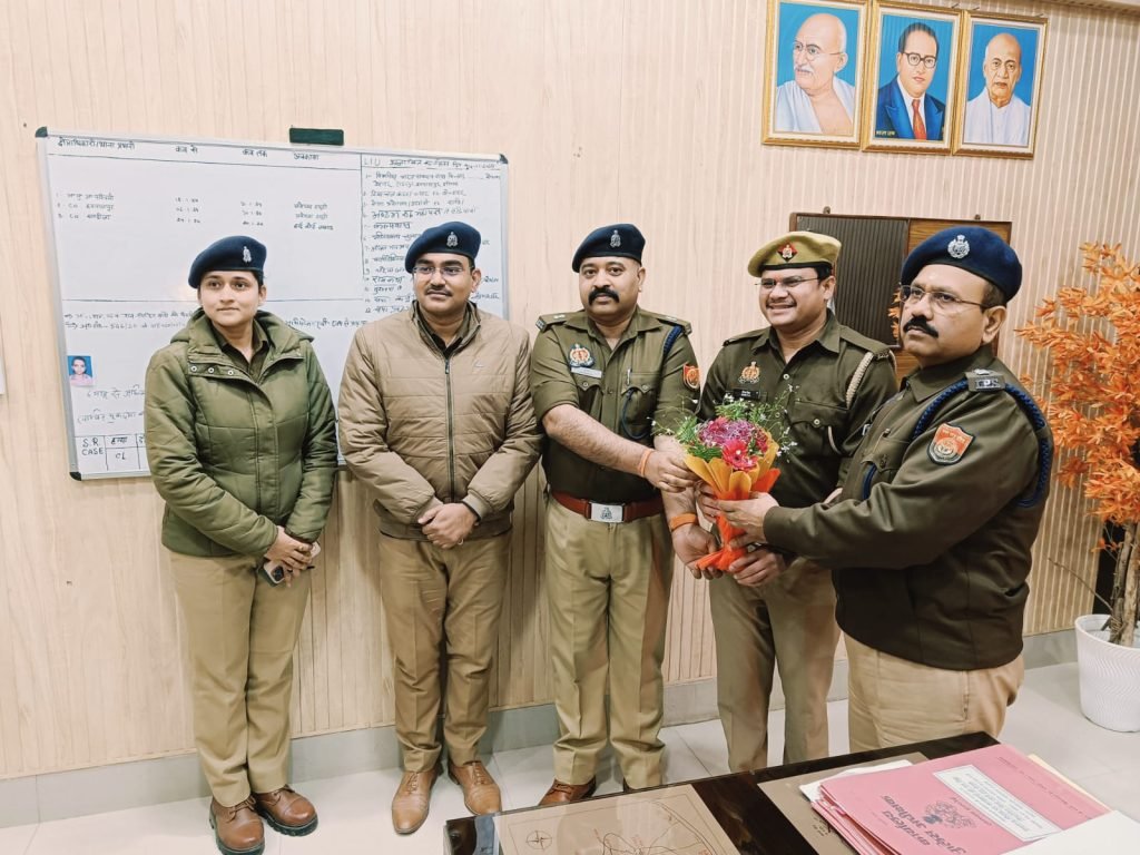 Lucknow.24जनवरी24*यूपी पुलिस के कांस्टेबल की मेहनत रंग लायी, परीक्षा पास कर बने पीसीएस अफसर ! Lucknow.24जनवरी24*यूपी पुलिस के कांस्टेबल की मेहनत रंग लायी, परीक्षा पास कर बने पीसीएस अफसर !