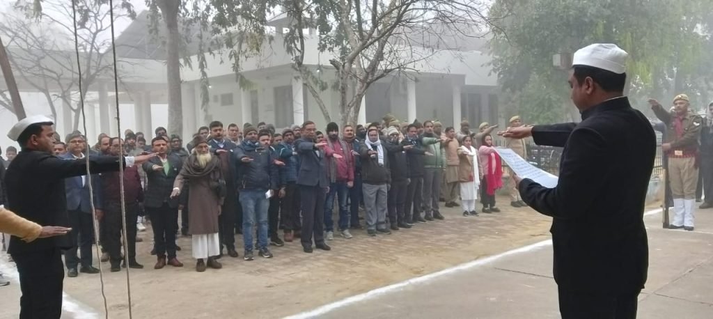 कौशाम्बी26जनवरी24*जिलाधिकारी ने 75वें गणतन्त्र दिवस पर कलेक्ट्रेट प्रांगण में किया झण्डारोहण*