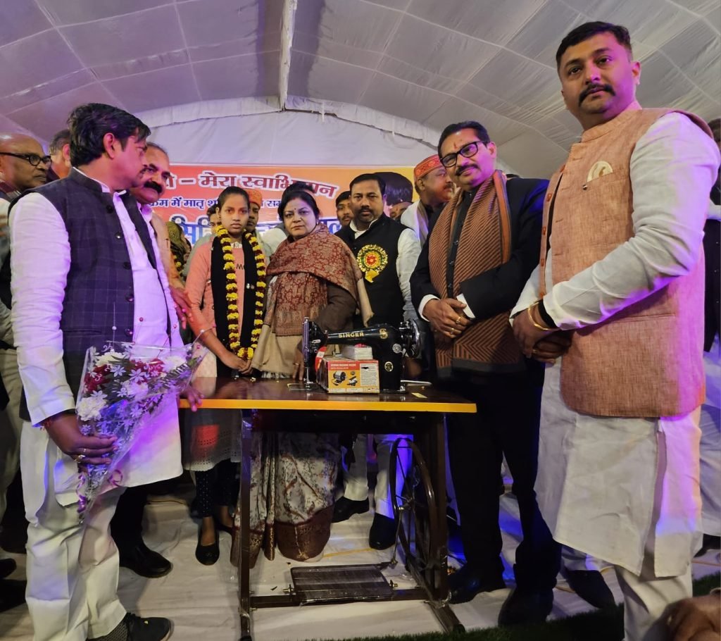 कौशाम्बी27जनवरी24*रिद्धि सिद्धि फाउंडेशन के तत्वाधान में रिद्धि सिद्धि सत्संग हाल का भव्य उद्घाटन एवं मातृ शक्तियों को बांटी गई सिलाई मशीन.*